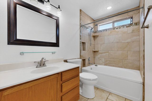 424 Whitethorn Street SW, Albuquerque, NM 87121