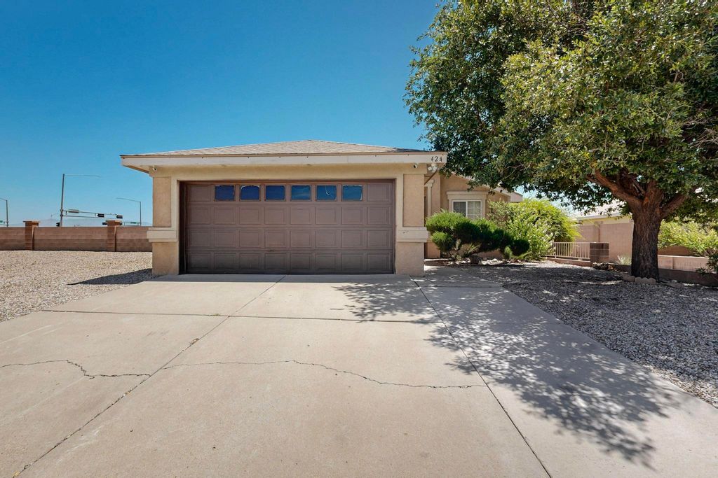 424 Whitethorn Street SW, Albuquerque, NM 87121