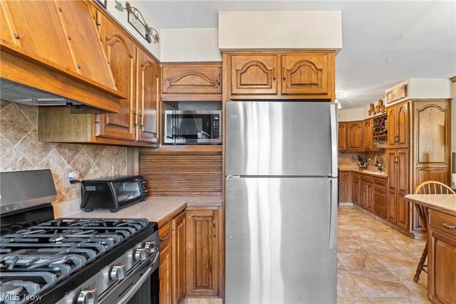 551 E Regency Circle, Canfield, OH 44406