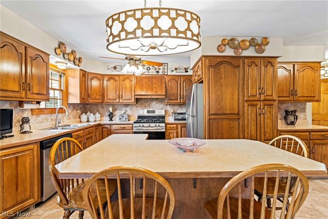 551 E Regency Circle, Canfield, OH 44406