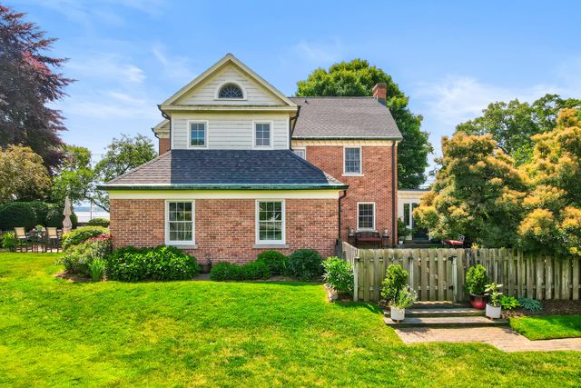 636 Ruddiman Drive, North Muskegon City, MI 49445