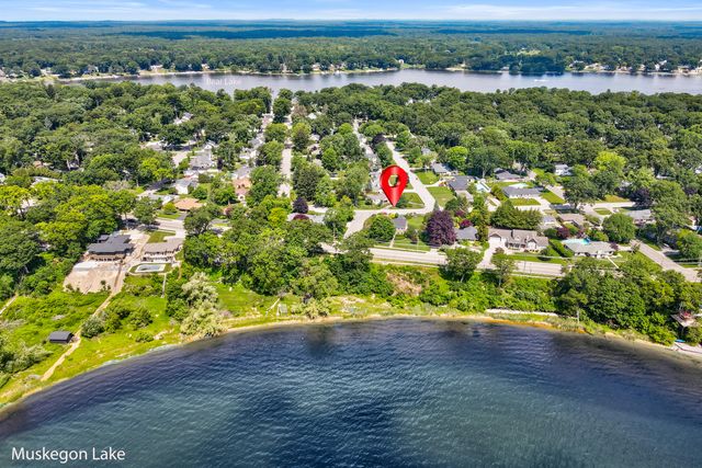 636 Ruddiman Drive, North Muskegon City, MI 49445