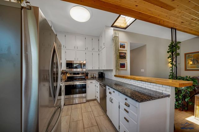 2728 ARROWHEAD DR, Rapid City, SD 57702