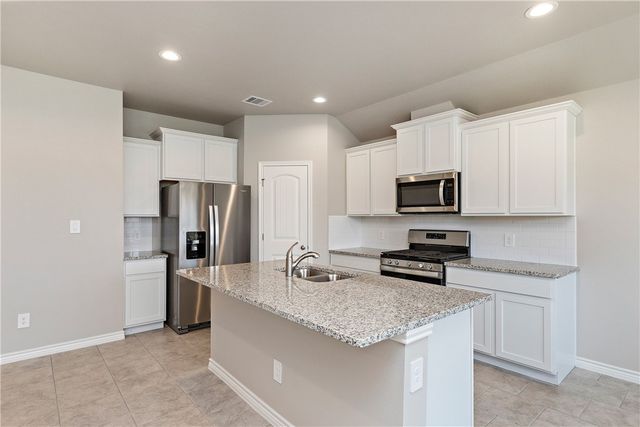 1257 Carnaby St, Corpus Christi, TX 78415