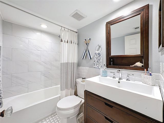 1715 PELICAN COVE ROAD GL438, Sarasota, FL 34231