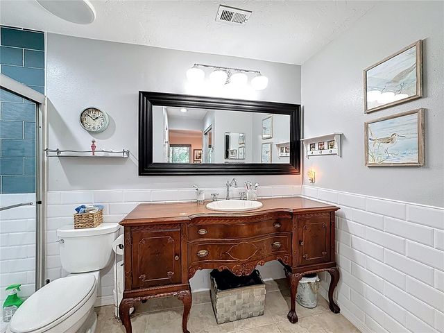 1715 PELICAN COVE ROAD GL438, Sarasota, FL 34231