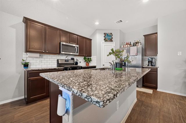 811 Petunia Falls Lane, Rosharon, TX 77583