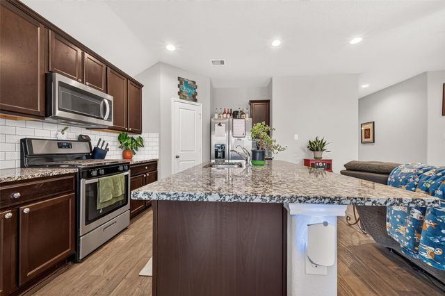 811 Petunia Falls Lane, Rosharon, TX 77583