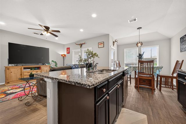 811 Petunia Falls Lane, Rosharon, TX 77583