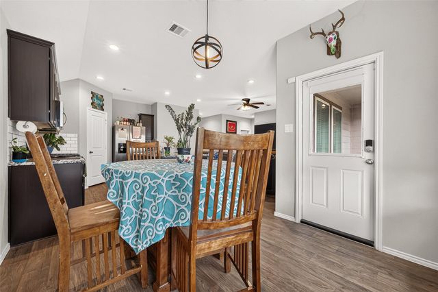 811 Petunia Falls Lane, Rosharon, TX 77583