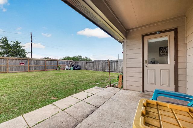811 Petunia Falls Lane, Rosharon, TX 77583