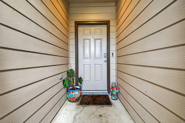 811 Petunia Falls Lane, Rosharon, TX 77583