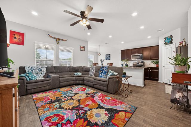 811 Petunia Falls Lane, Rosharon, TX 77583