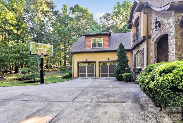 6031 Greystone Drive, Matthews, NC 28104