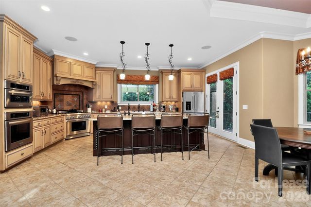 6031 Greystone Drive, Matthews, NC 28104