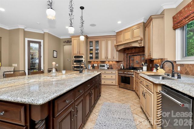 6031 Greystone Drive, Matthews, NC 28104