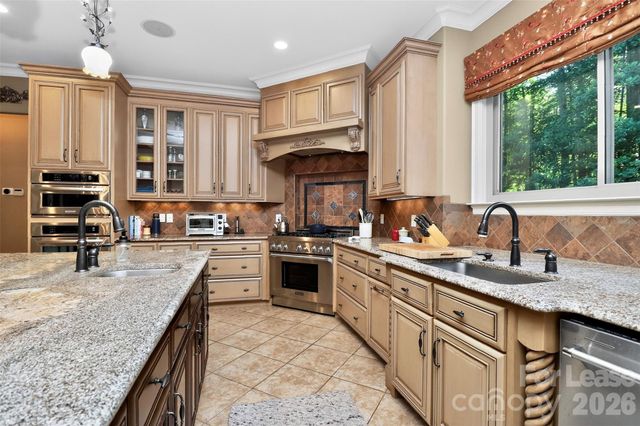 6031 Greystone Drive, Matthews, NC 28104
