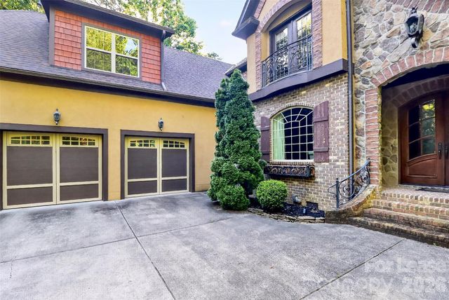 6031 Greystone Drive, Matthews, NC 28104