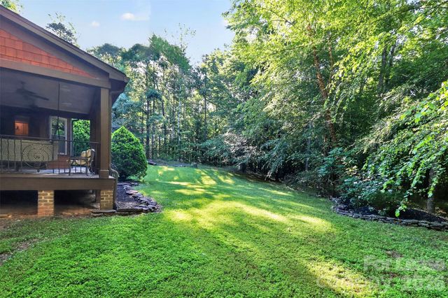 6031 Greystone Drive, Matthews, NC 28104