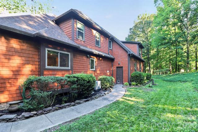 6031 Greystone Drive, Matthews, NC 28104