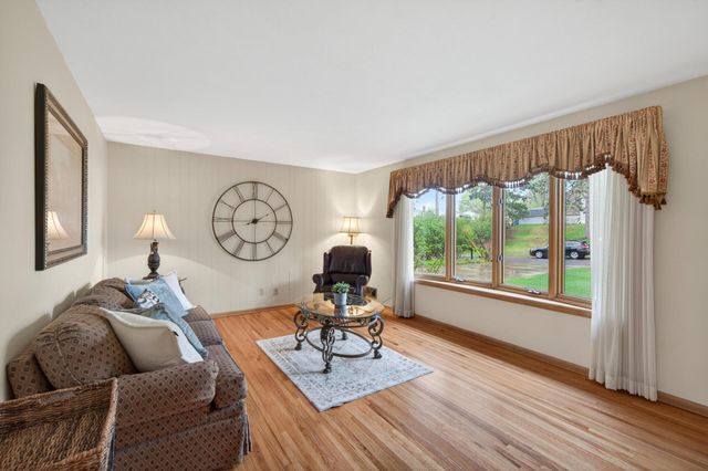 1845 City Heights Drive, Maplewood, MN 55117