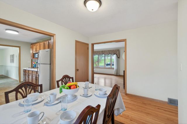 1845 City Heights Drive, Maplewood, MN 55117