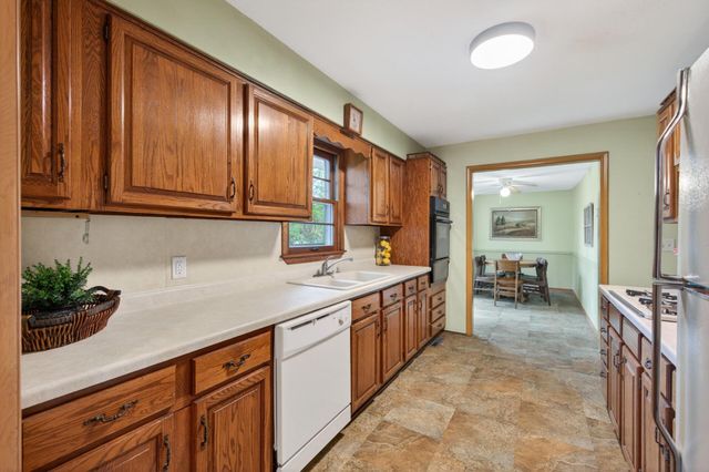 1845 City Heights Drive, Maplewood, MN 55117