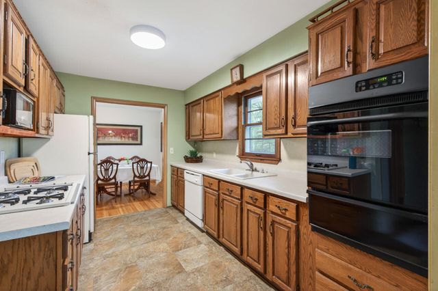 1845 City Heights Drive, Maplewood, MN 55117