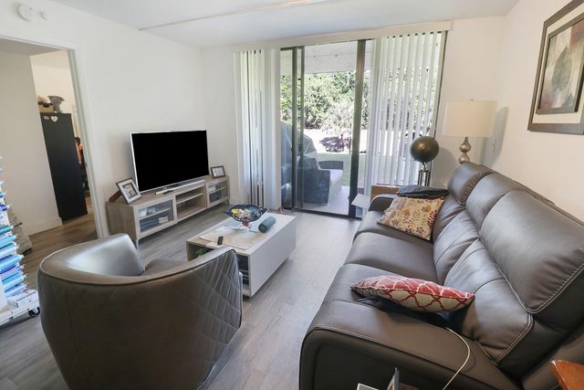 5701 Riverside Drive 102b6, Coral Springs, FL 33067