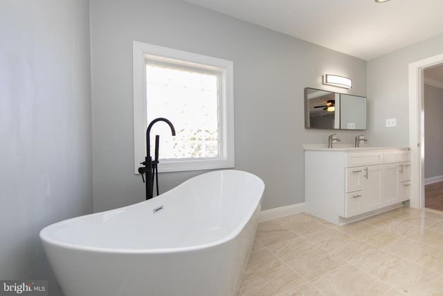 605 NECK RD, Burlington, NJ 08016