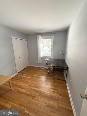 1716 PINE VALLEY DR, Vienna, VA 22182