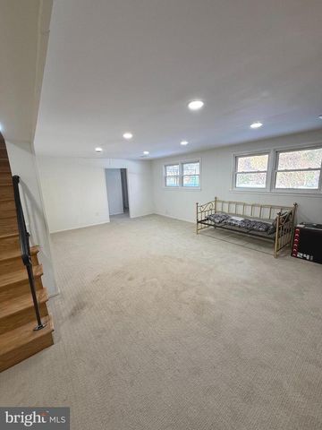 1716 PINE VALLEY DR, Vienna, VA 22182