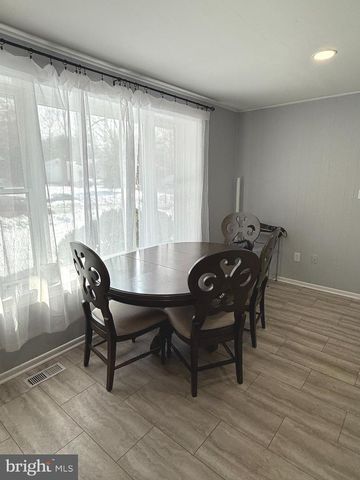 1716 PINE VALLEY DR, Vienna, VA 22182