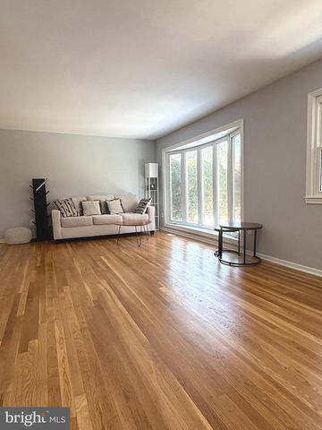 1716 PINE VALLEY DR, Vienna, VA 22182