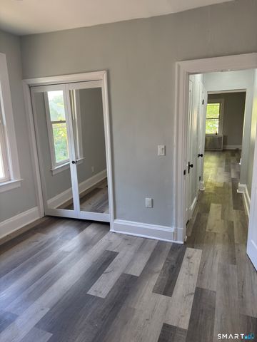 67-69 Westbourne Parkway 3, Hartford, CT 06112