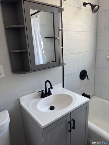 67-69 Westbourne Parkway 3, Hartford, CT 06112