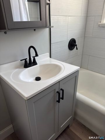 67-69 Westbourne Parkway 3, Hartford, CT 06112