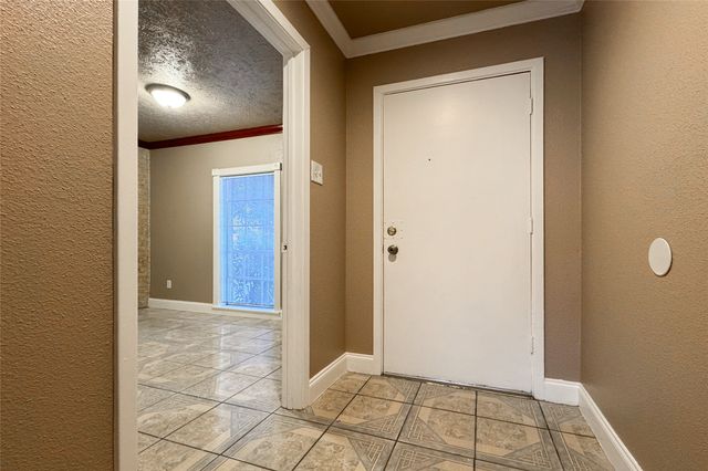 1 W Mountain Creek Drive, Grand Prairie, TX 75052