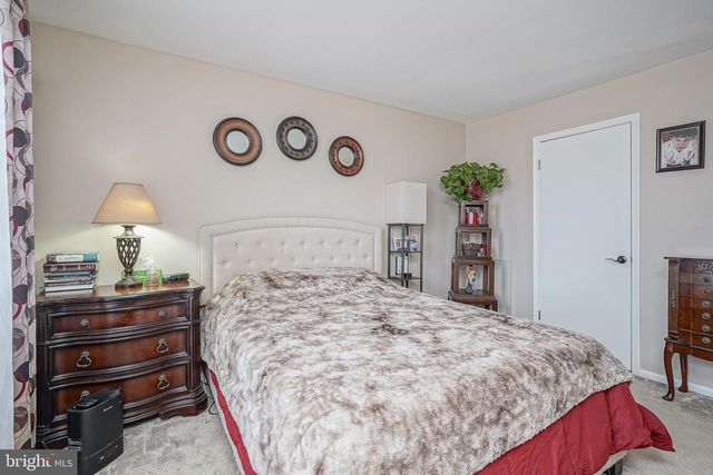 910 THOREAU LN, Williamstown, NJ 08094