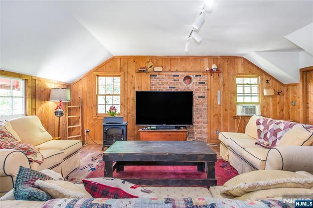 159 Mountainside Road, Mendham Township, NJ 07945