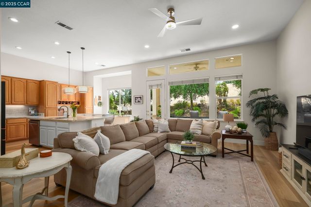 346 Gladstone Dr, Brentwood, CA 94513