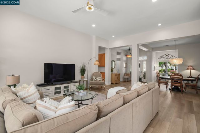 346 Gladstone Dr, Brentwood, CA 94513