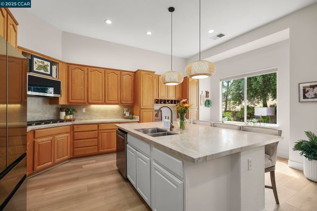 346 Gladstone Dr, Brentwood, CA 94513