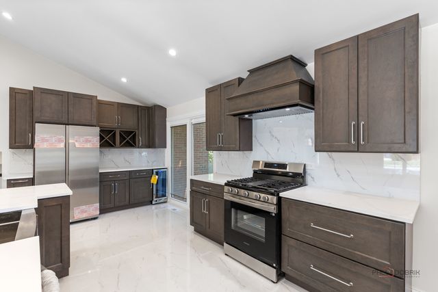 14739 Maple Avenue, Orland Park, IL 60462