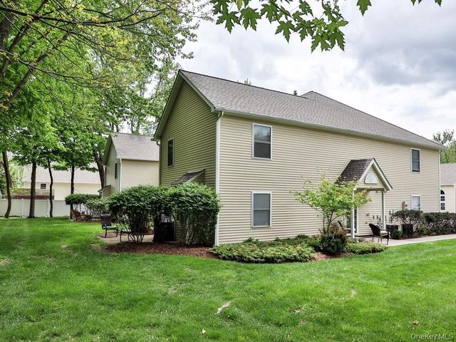 25 Village Cove, Warwick, NY 10990