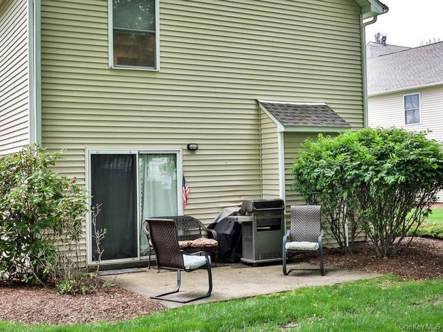 25 Village Cove, Warwick, NY 10990