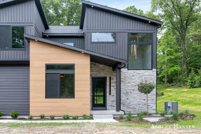 8332 Ramsdell Drive NE, Rockford, MI 49341