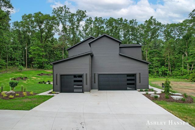 8332 Ramsdell Drive NE, Rockford, MI 49341