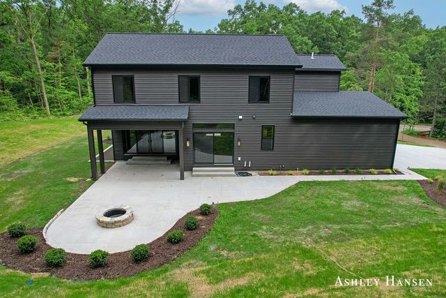 8332 Ramsdell Drive NE, Rockford, MI 49341