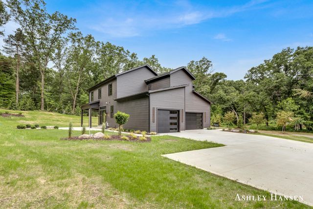 8332 Ramsdell Drive NE, Rockford, MI 49341